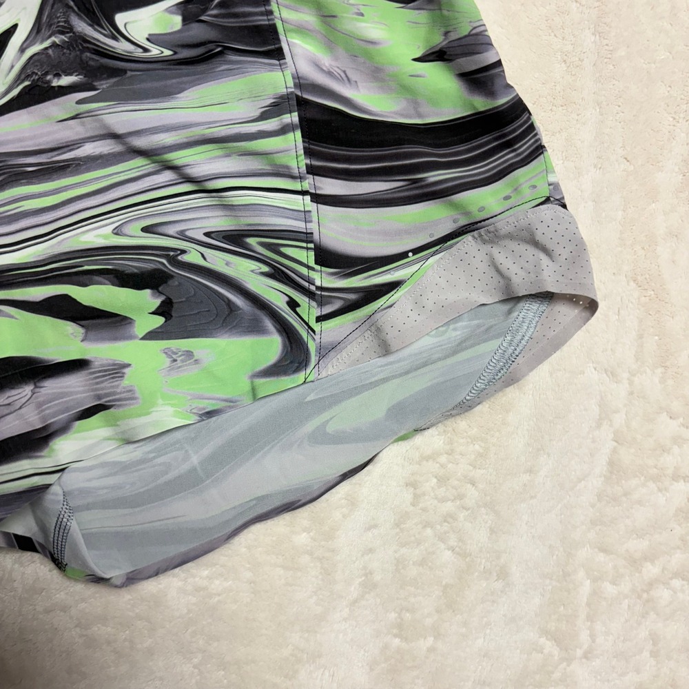 Lululemon Women's Hotty Hot High Rise Shorts 4" Size 4 Special Edition Green - Picture 3 of 10